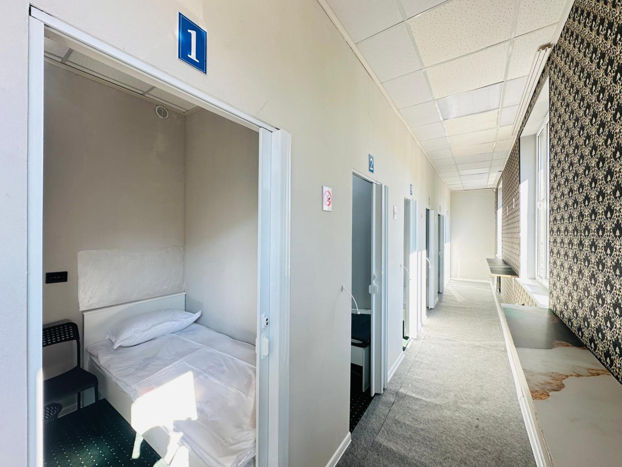 Center Capsule Hotel Алматы Экстерьер фото