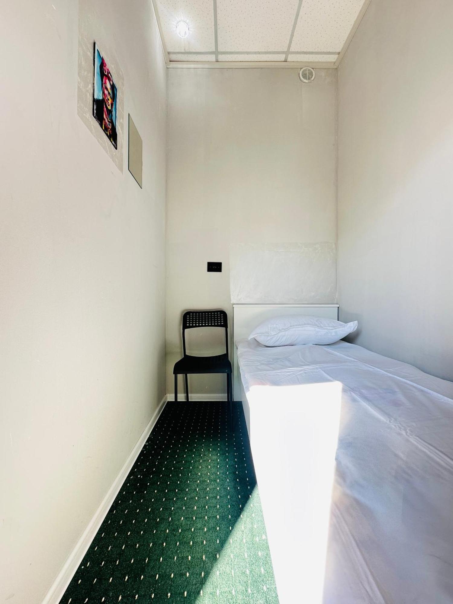Center Capsule Hotel Алматы Экстерьер фото