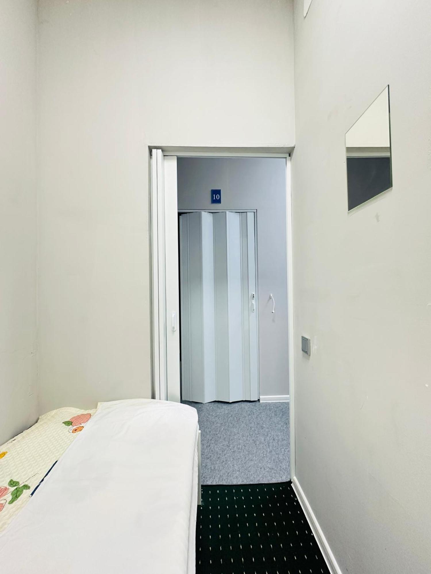 Center Capsule Hotel Алматы Экстерьер фото